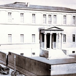 Το ιστορικό κτήριο της οδού Αθηνάς το 1870
