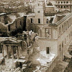 Το μισογκρεμισμένο και πυρπολημένο Βαρβάκειο το μαύρο Δεκέμβρη του 1944