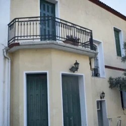 Εξωτερικό της Βίλας το οποίο είναι εντελώς απέριττο και λιτό